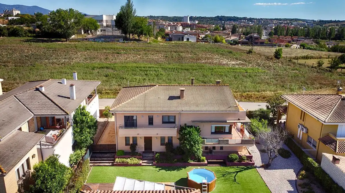 Casa con giardino in vendita a Porqueres, imagen 3