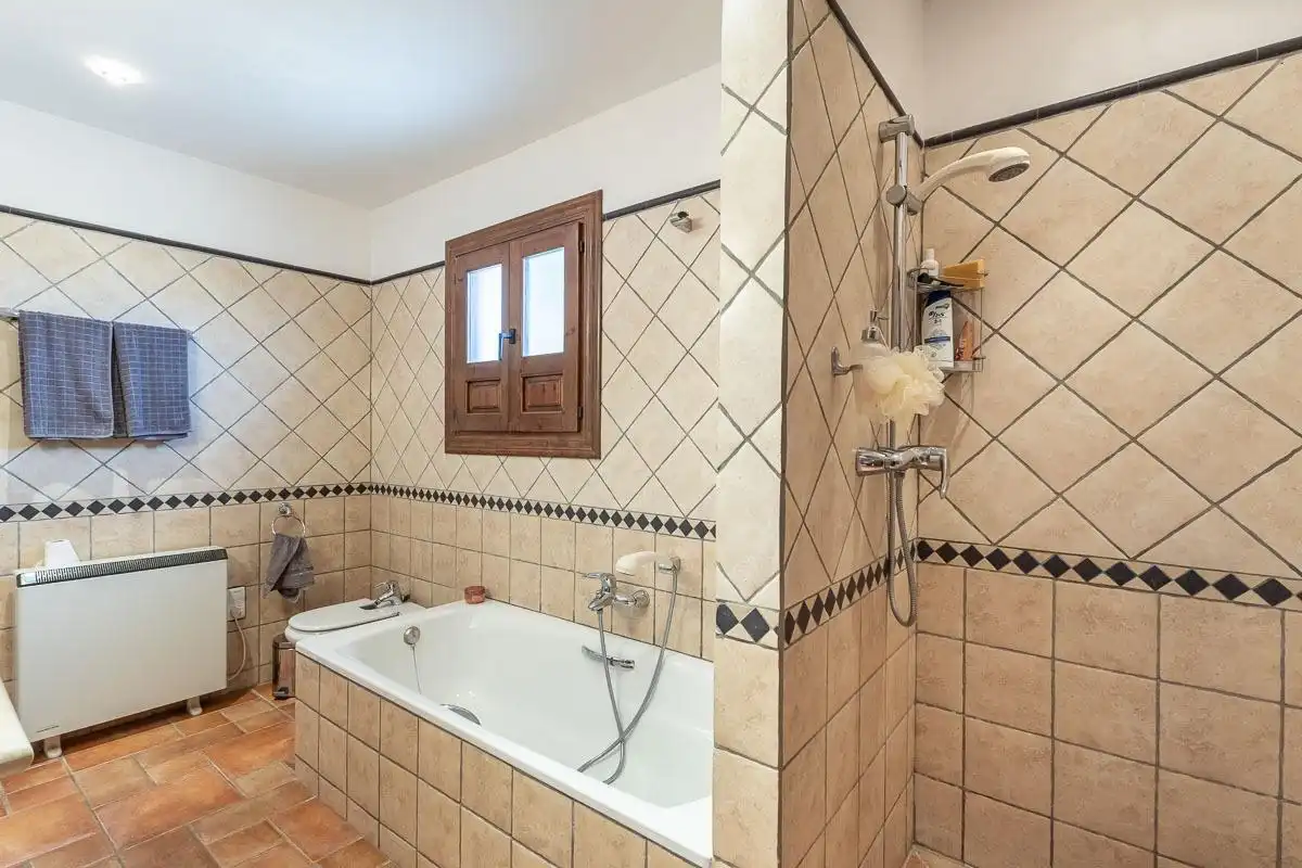 Baño de Finca rústica en venta en Alcalá la Real con Calefacción y Terraza