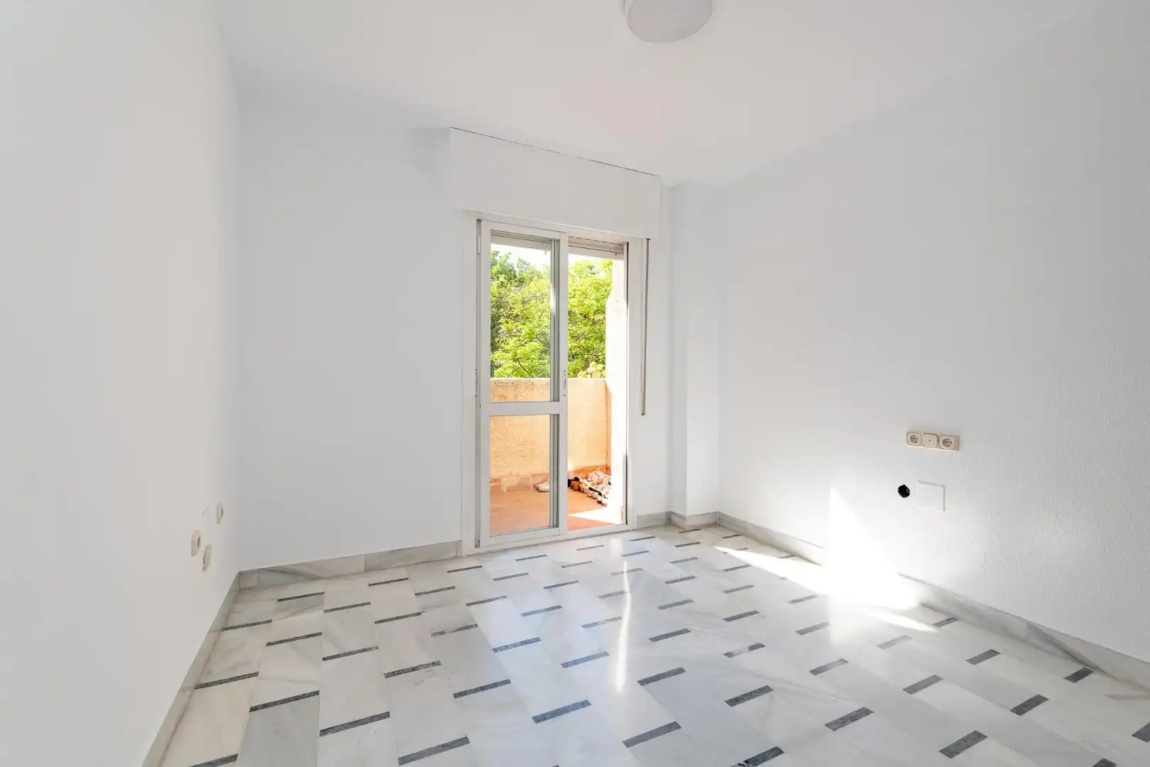 Habitación de Piso en venta en Málaga con Terraza, Trastero y Piscina comunitaria