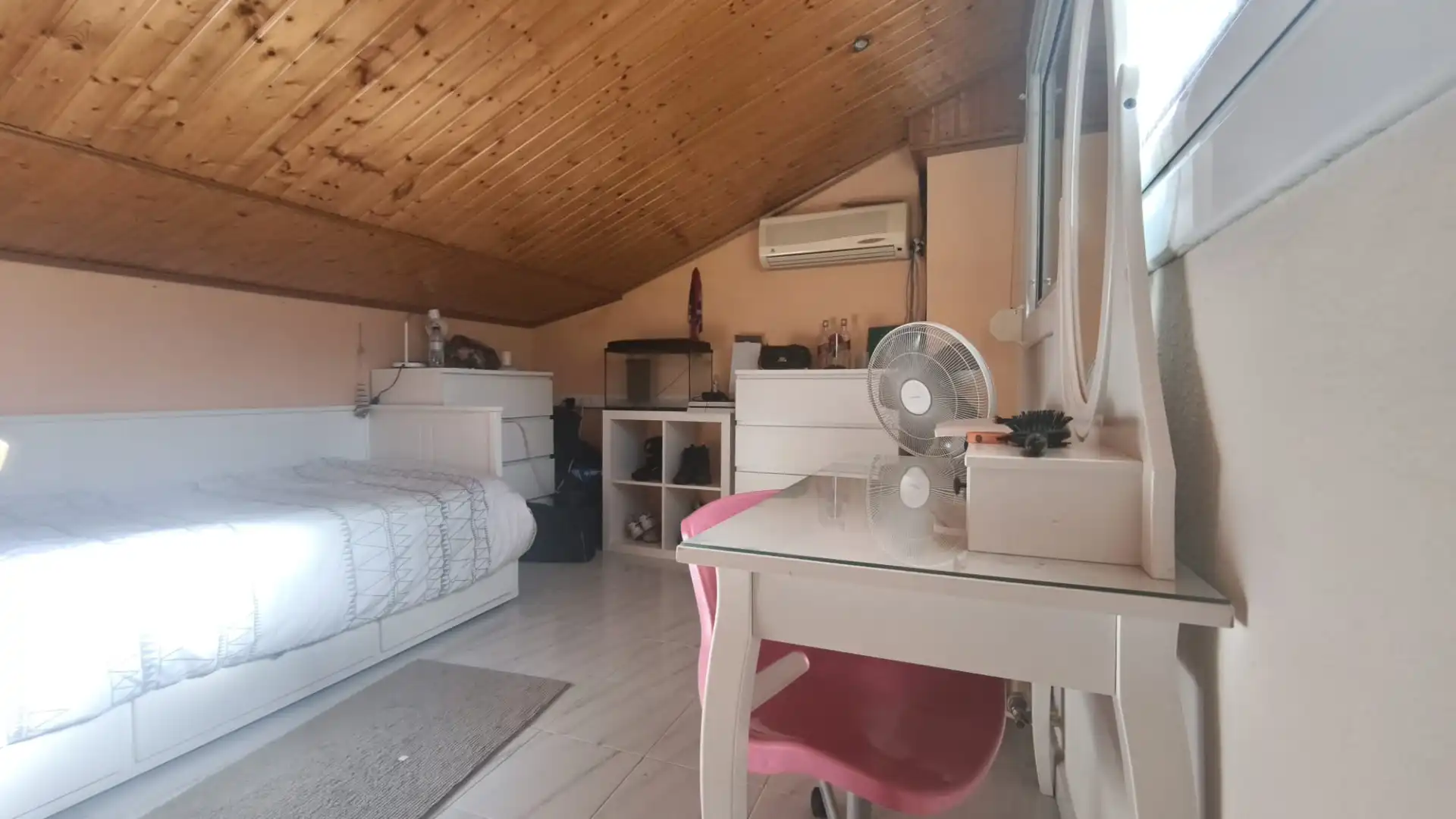 Habitación de Casa adosada en venta en Cervelló con Aire acondicionado, Calefacción y Terraza