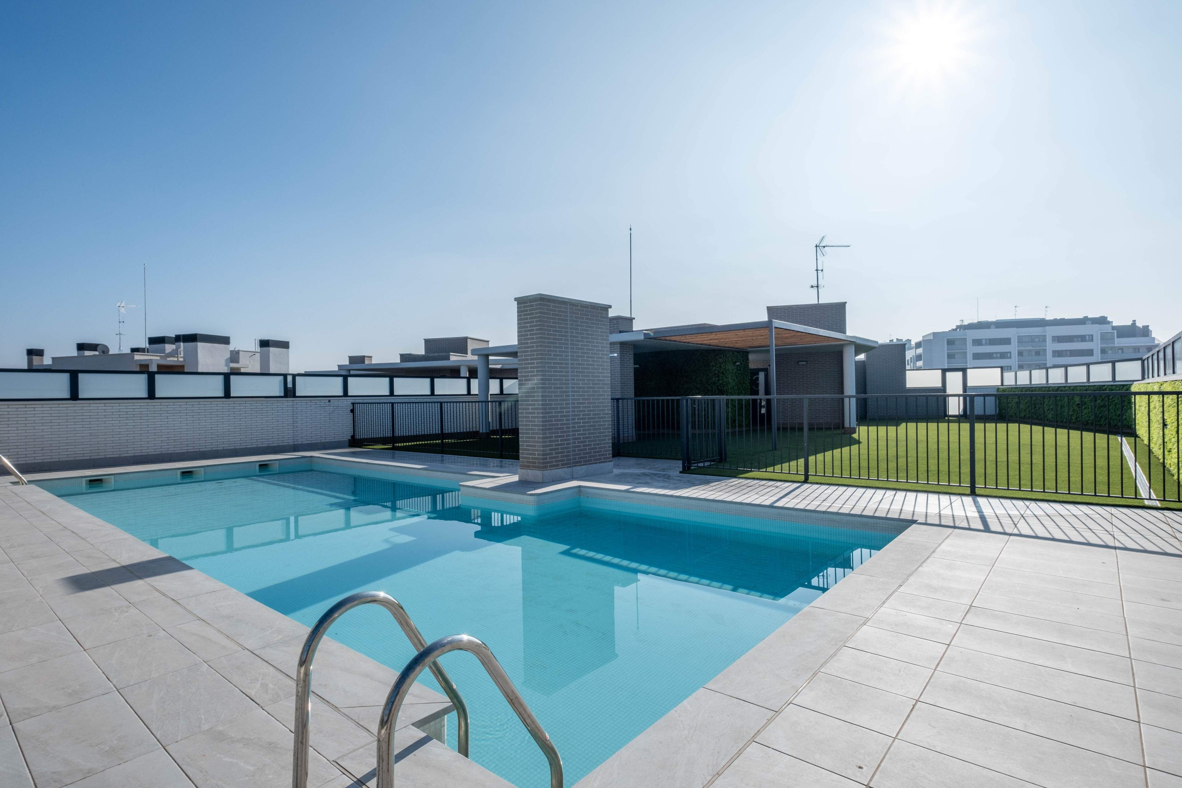 Piscina de Pis en venda en  Zaragoza Capital amb Calefacció, Terrassa i Traster