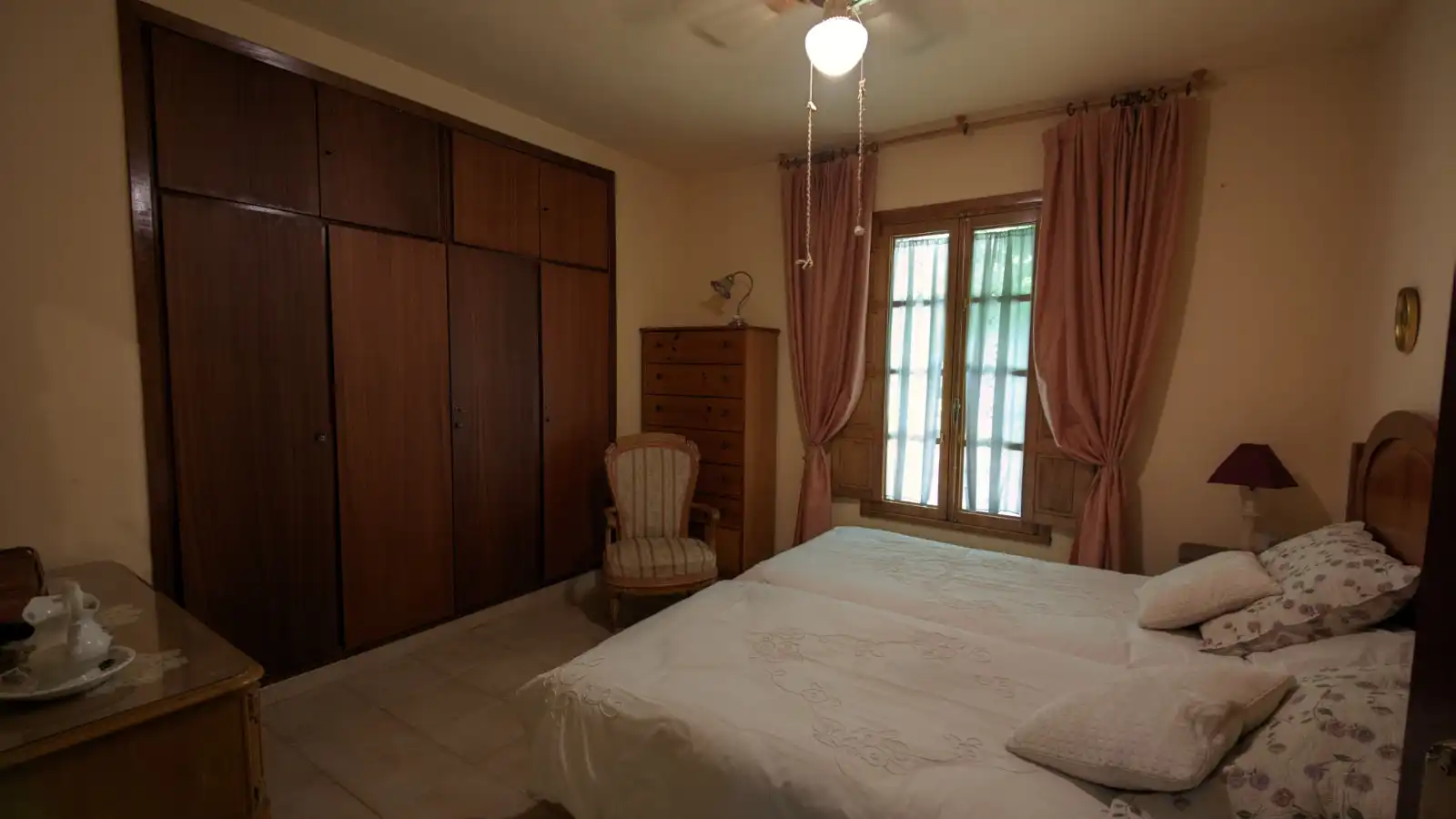 Dormitori de Casa o xalet en venda en La Zubia amb Aire condicionat, Jardí privat i Traster