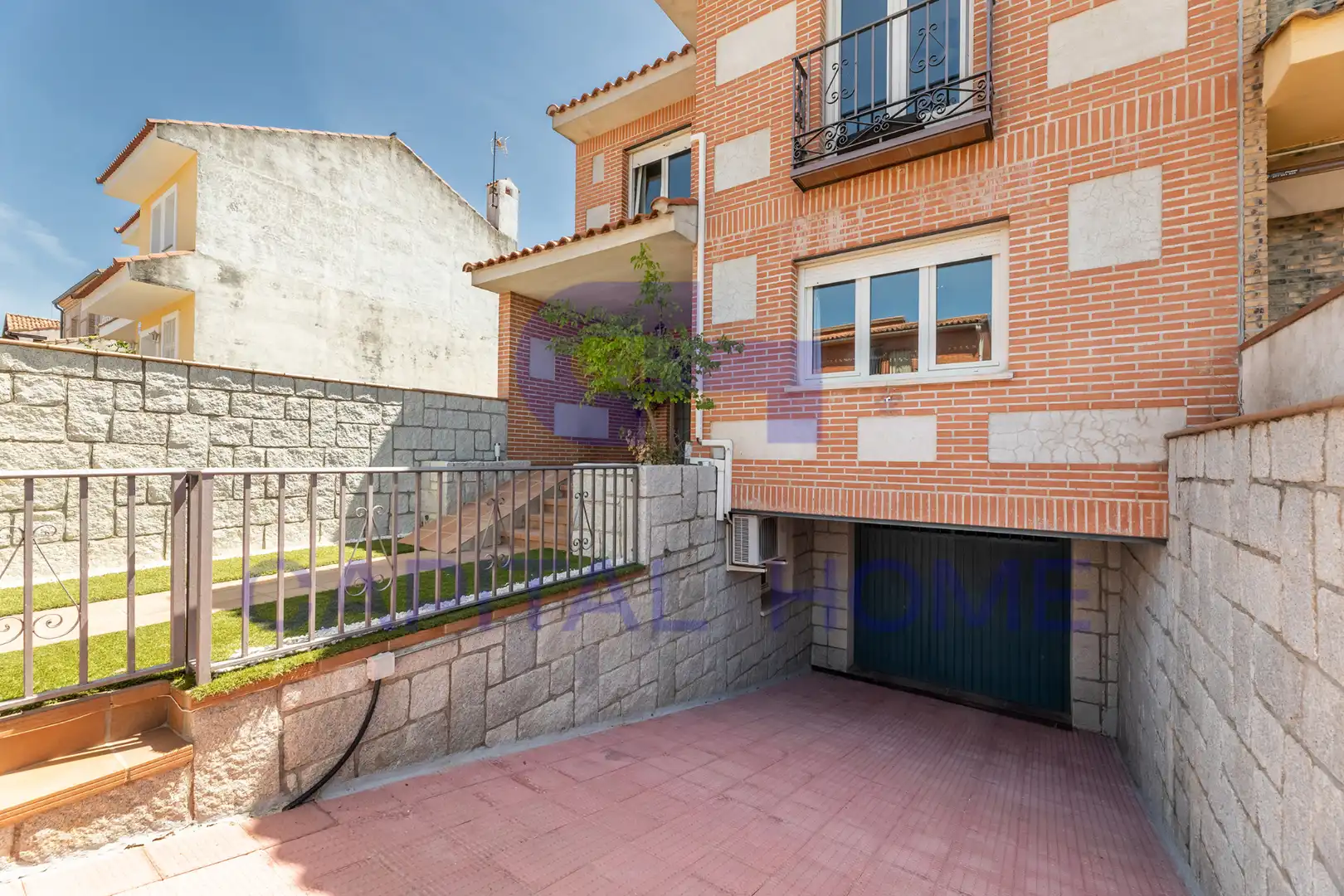 Vista exterior de Casa adosada en venta en Navalcarnero con Aire acondicionado, Calefacción y Jardín privado