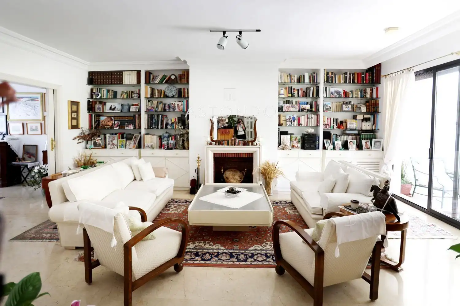 Living room of Houses for sale in Madrid  with Air Conditioner, Heating and Terrace