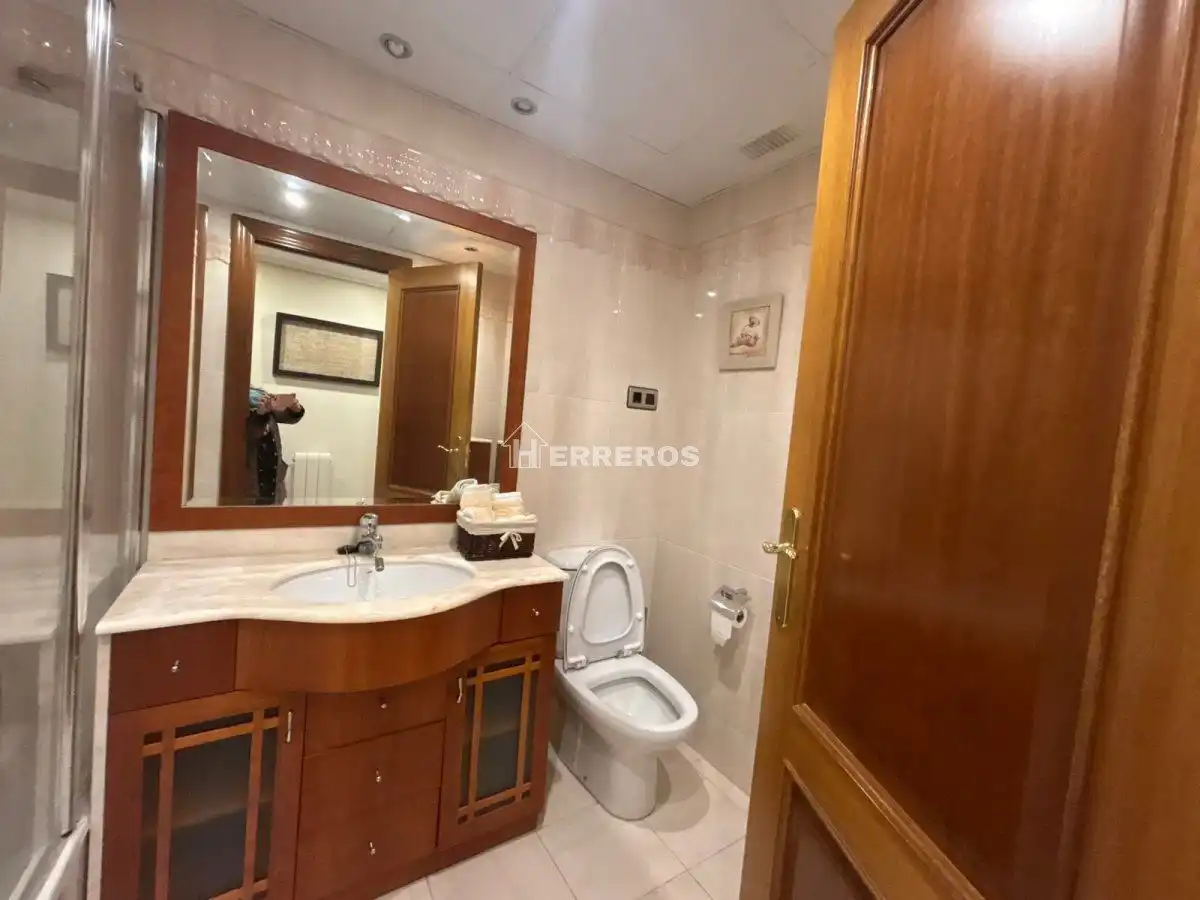 Bathroom of Flat for sale in  Logroño  with Heating, Parquet flooring and Terrace