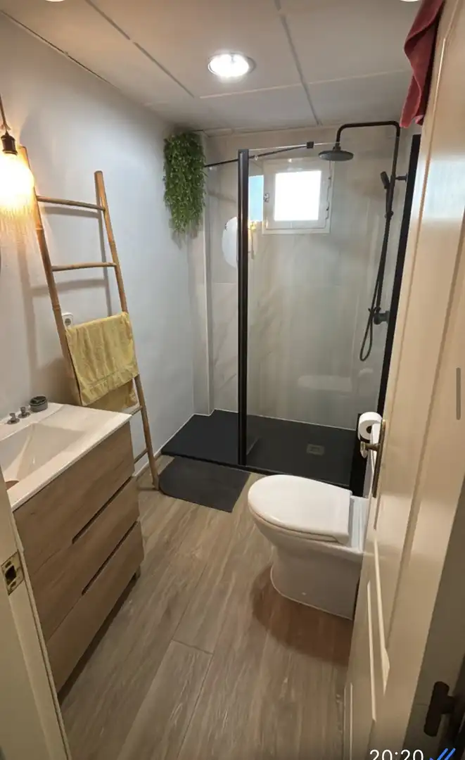 Badezimmer von Wohnung zur Miete in Badajoz Capital mit Klimaanlage, Terrasse und Schwimmbad