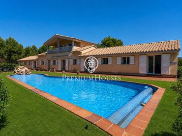 Casa con piscina in vendita a Sant Jordi d'Alfama