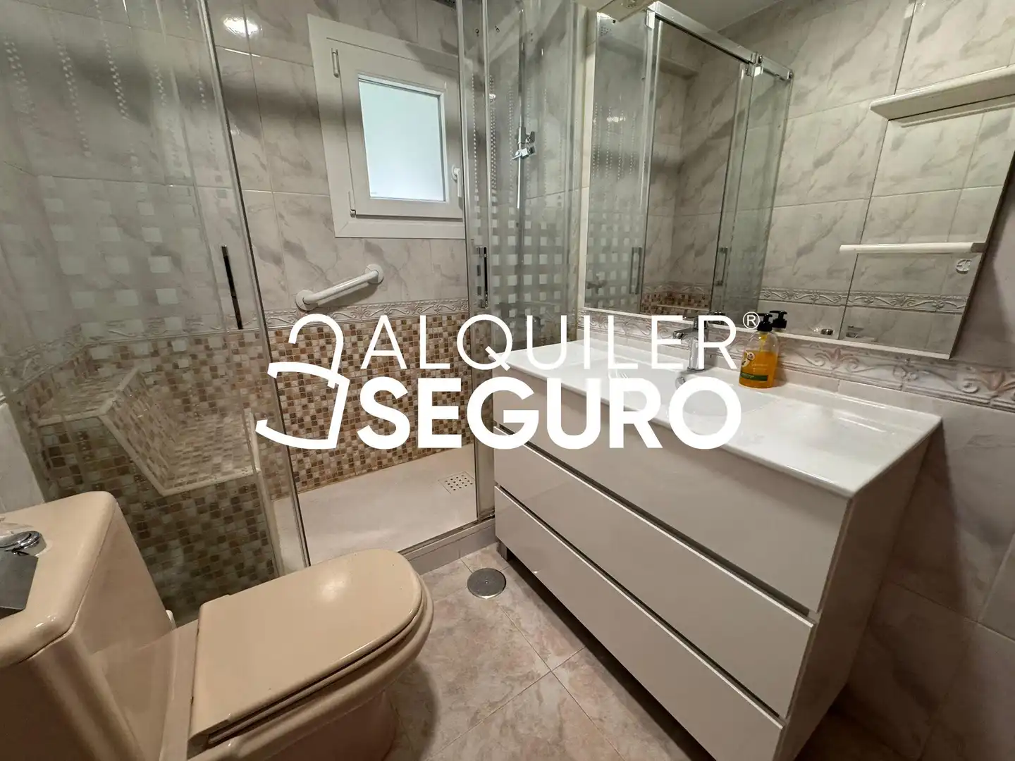 Bathroom of Flat for rent in Madrid  with Air Conditioner, Heating and Terrace