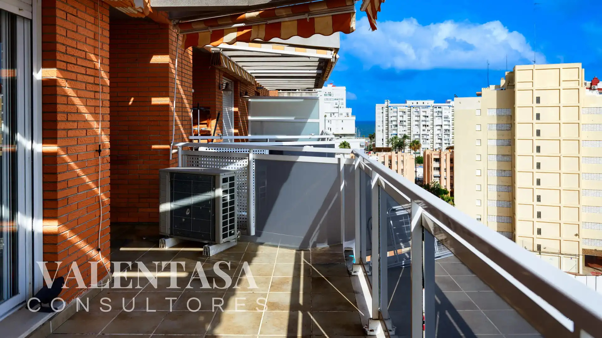 Terraza de Piso en venta en La Pobla de Farnals con Aire acondicionado, Jardín privado y Terraza