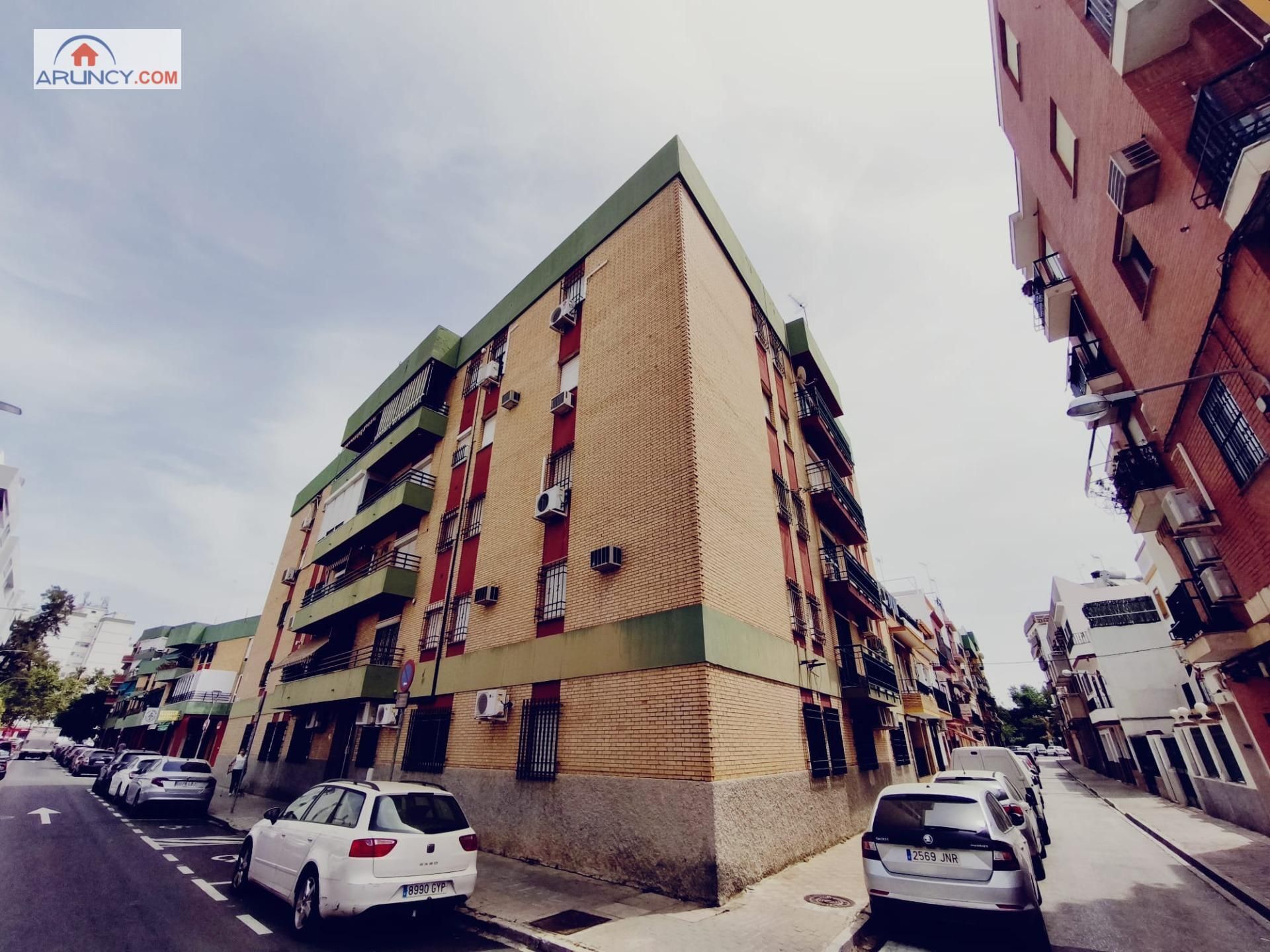 Exterior view of Flat for sale in  Sevilla Capital  with Air Conditioner, Heating and Balcony