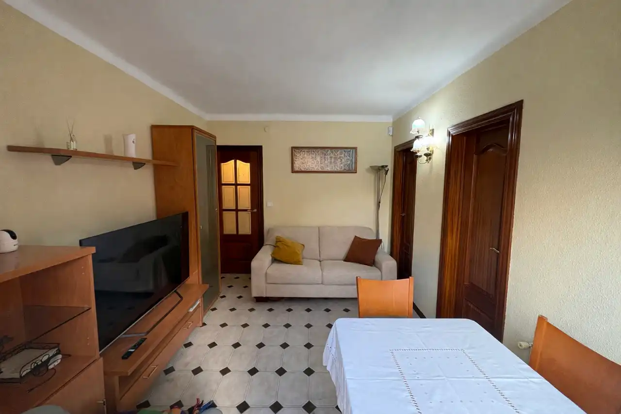Sala de estar de Piso en venta en L'Hospitalet de Llobregat con Calefacción, Horno y Alarma