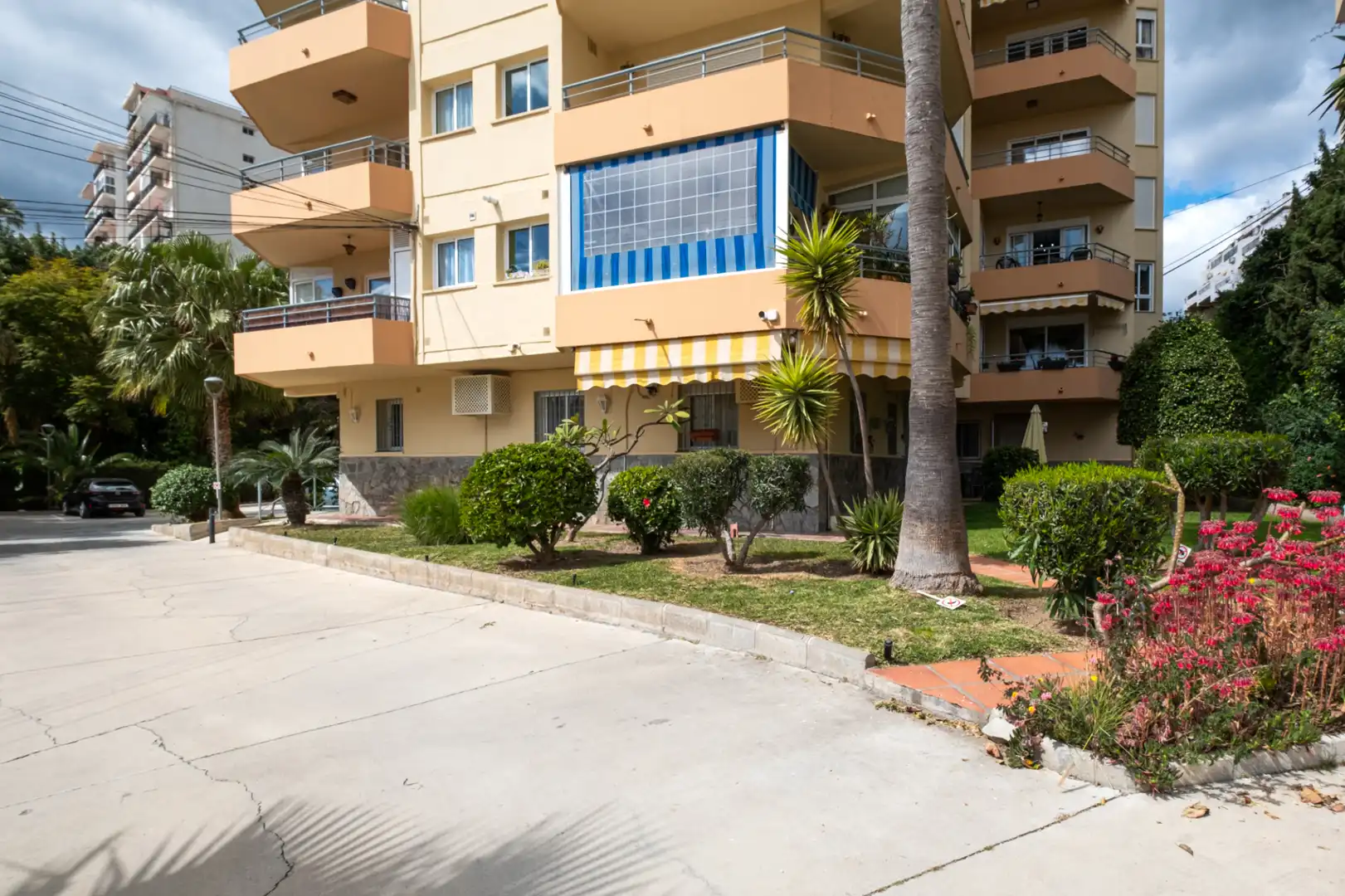 Vista exterior de Apartamento en venta en Nerja con Aire acondicionado, Calefacción y Terraza