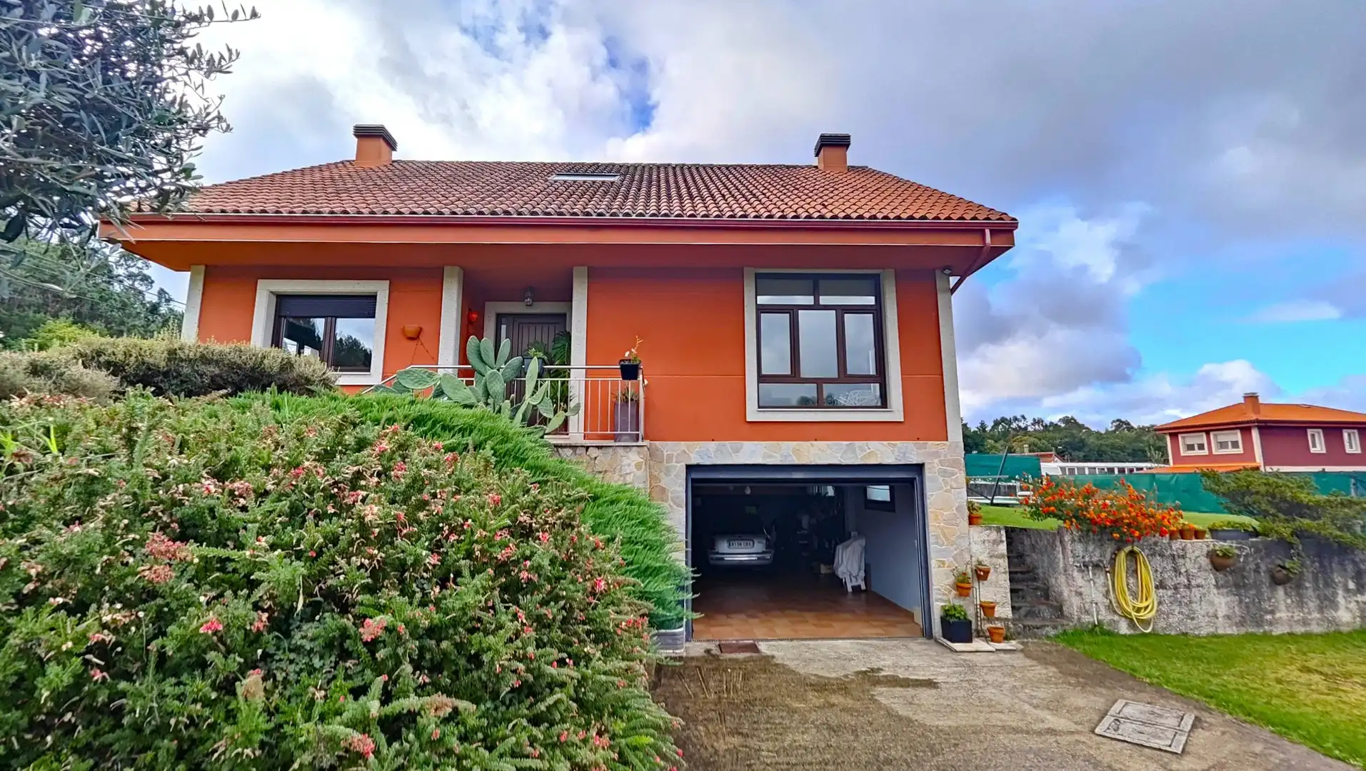 Detached house with pool for sale in Lugar Nespereira 18, Luou