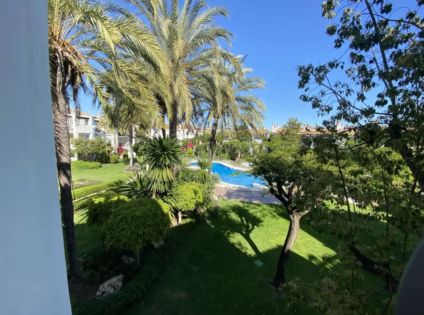 Jardín de Piso de alquiler en Estepona con Aire acondicionado, Terraza y Amueblado