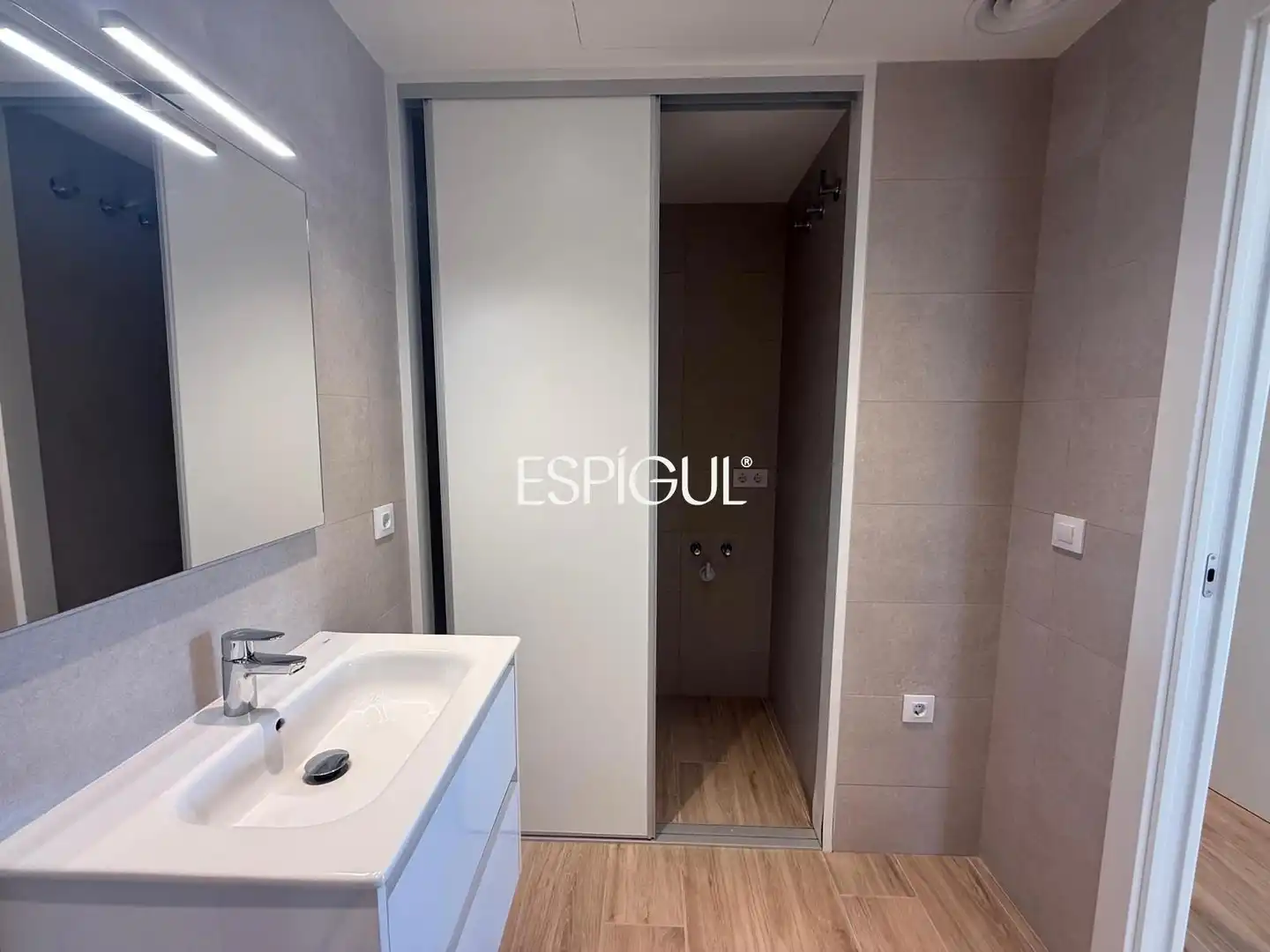 Badezimmer von Wohnung zur Miete in Girona mit Heizung, Terrasse und Abstellraum
