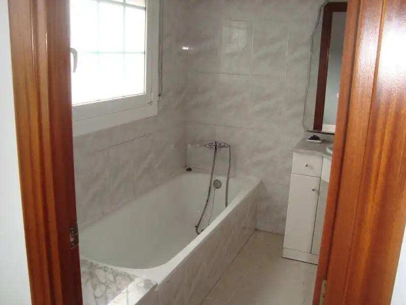 Bany de Casa o xalet en venda en Llinars del Vallès amb Aire condicionat, Calefacció i Jardí privat