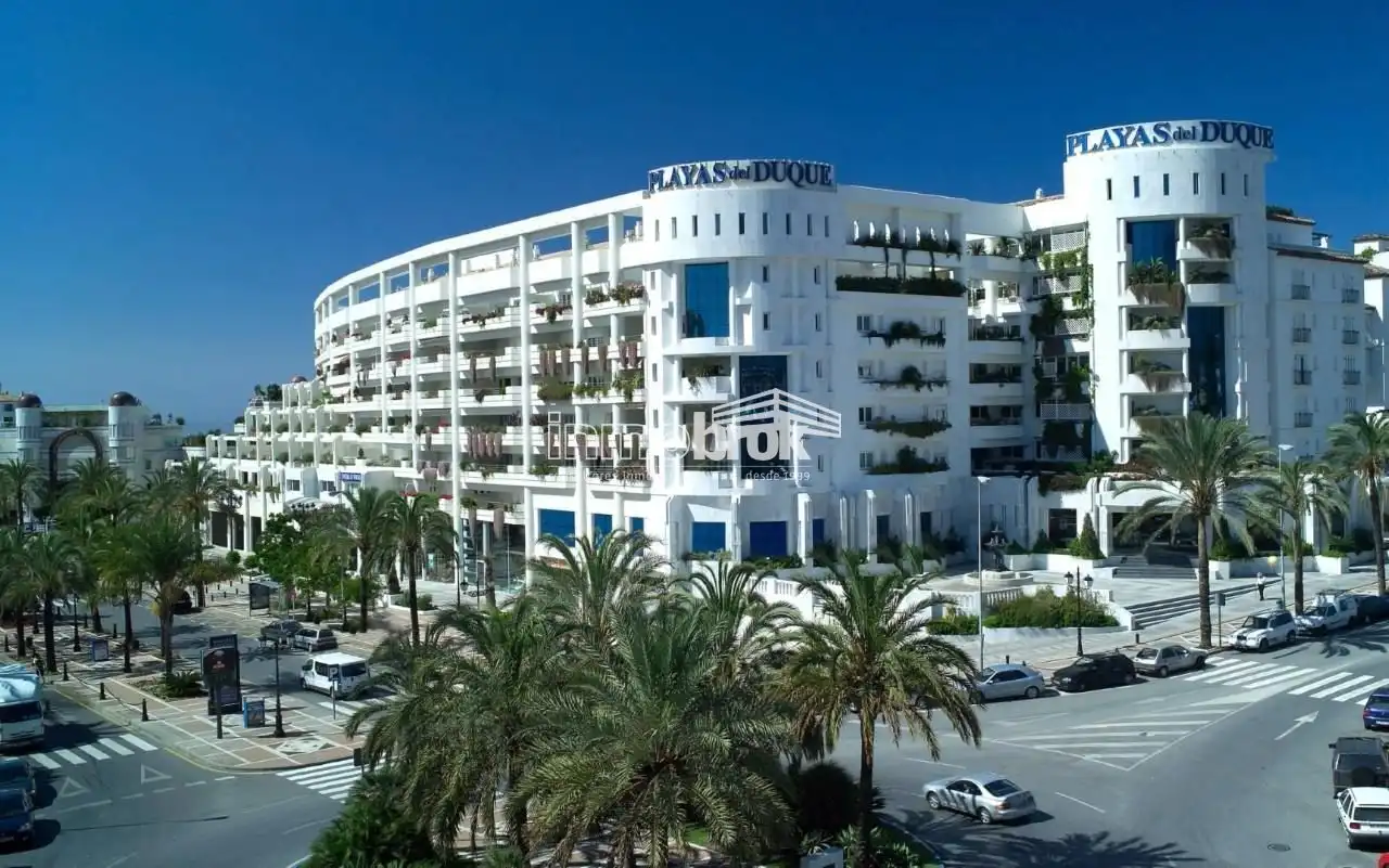 Außenansicht von Wohnung zur Miete in Marbella mit Klimaanlage, Terrasse und Schwimmbad