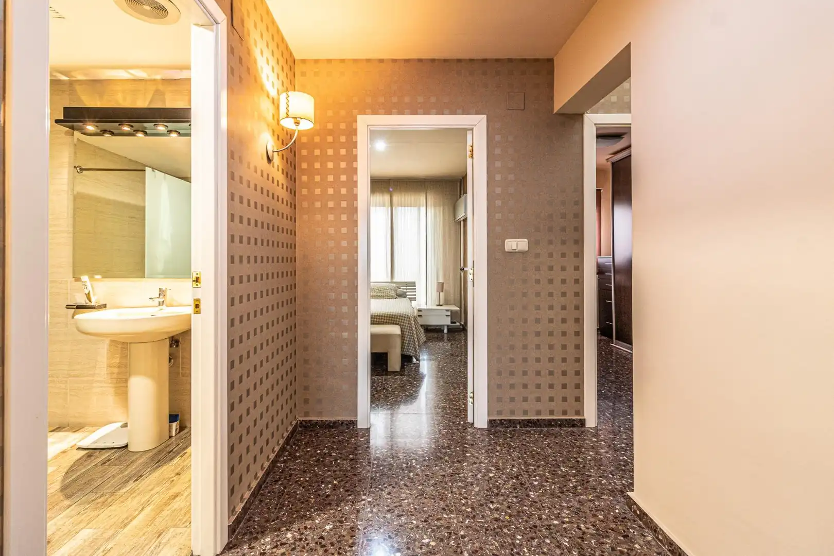 Casa adosada en venta en Carlet con Aire acondicionado, Trastero y Alarma