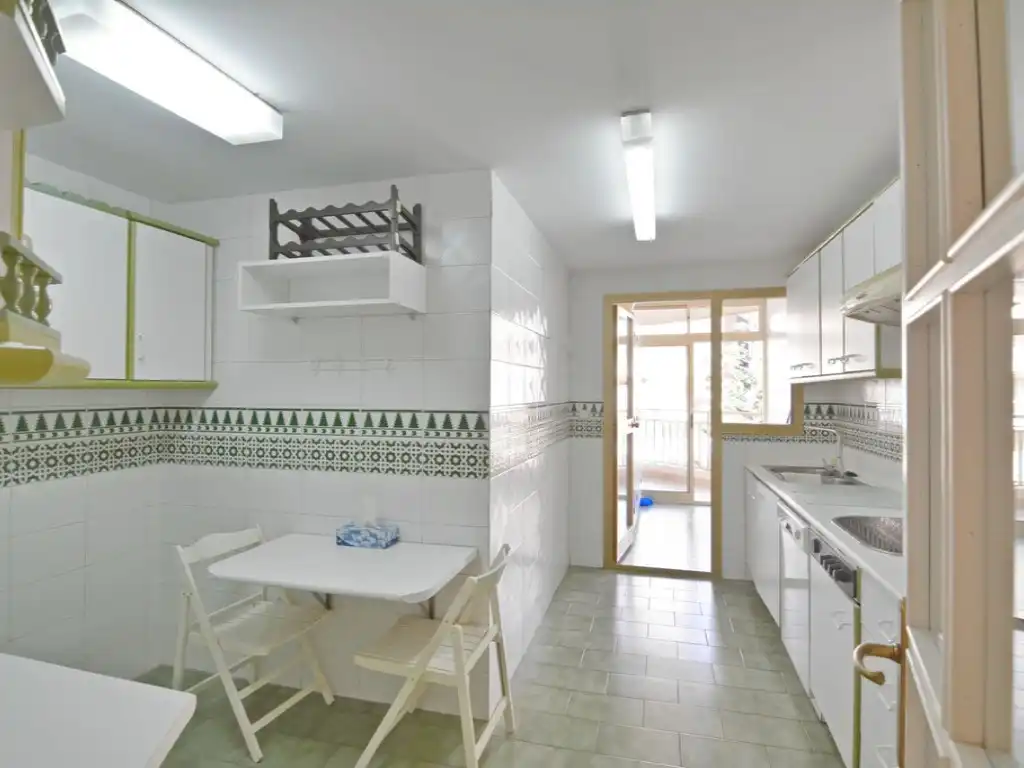 Cuina de Pis en venda en Fuengirola amb Aire condicionat, Terrassa i Moblat