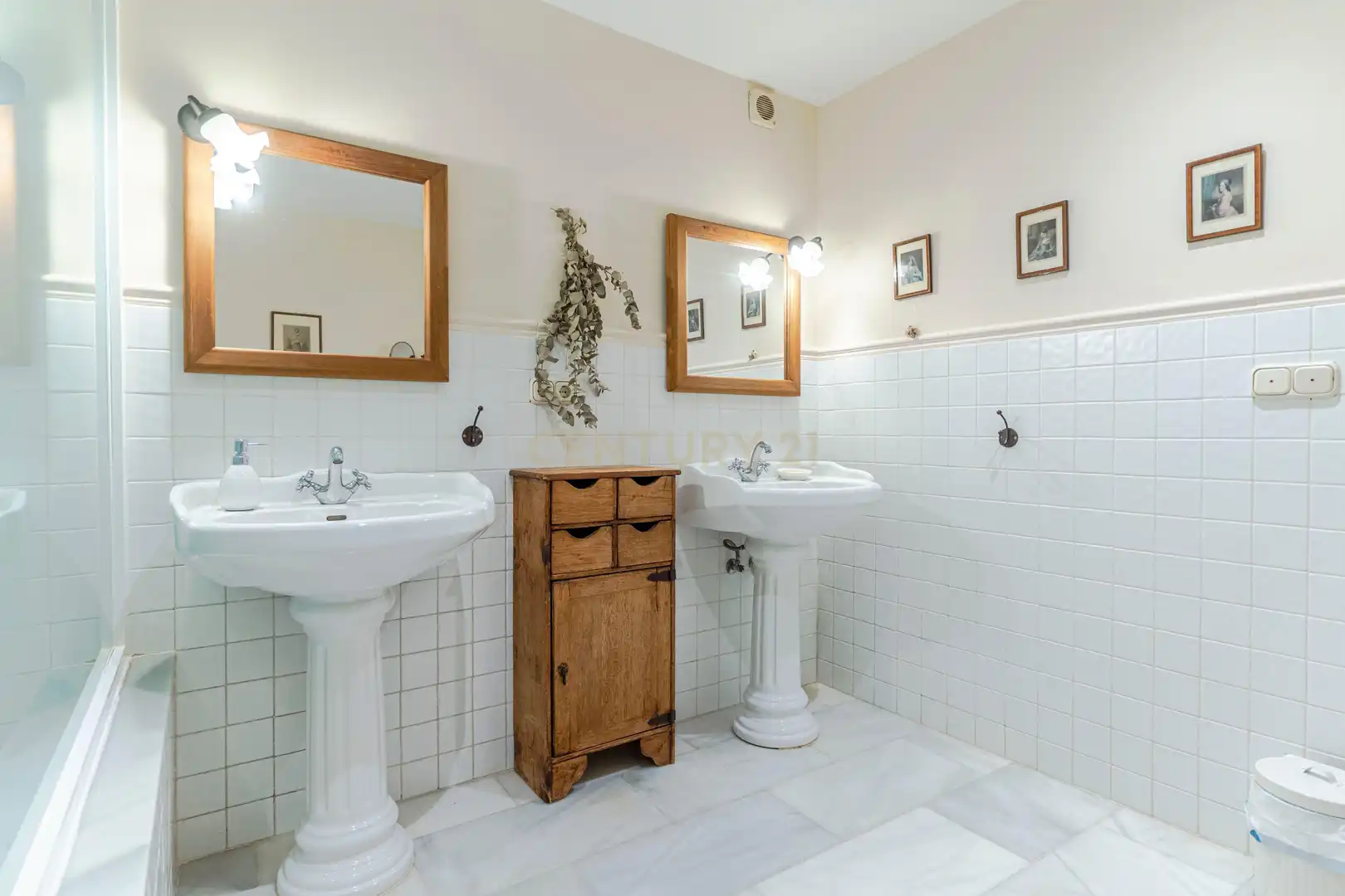 Bathroom of Houses for sale in Almuñécar  with Air Conditioner, Private garden and Storage room