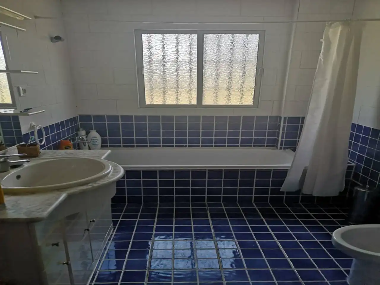 Baño de Finca rústica en venta en Arahal con Aire acondicionado y Amueblado