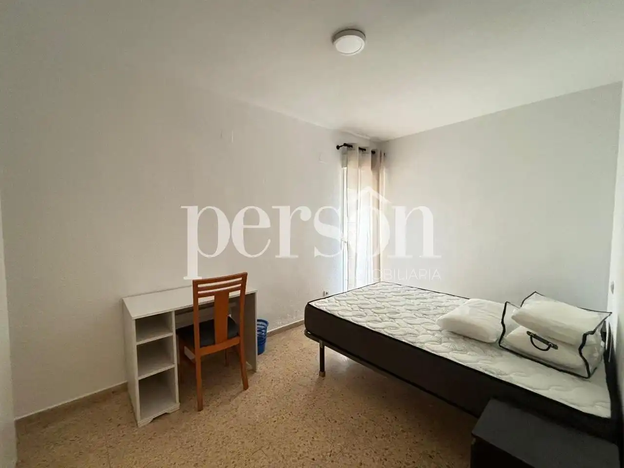 Habitación de Piso de alquiler en Valencia con Aire acondicionado, Amueblado y Balcón