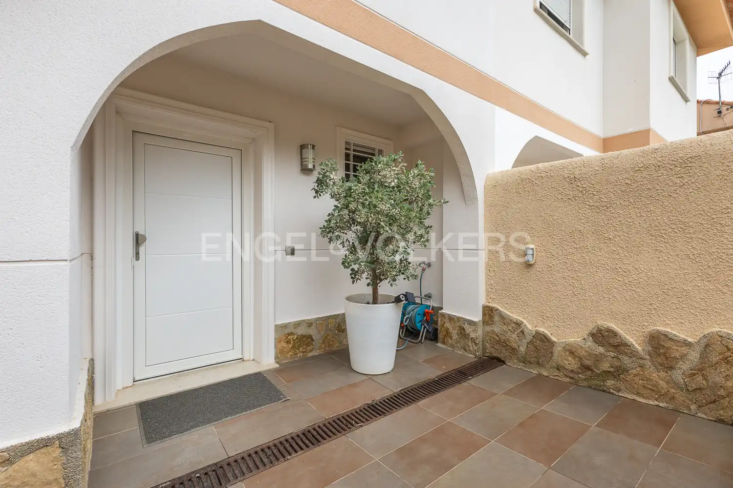 Terrassa de Casa adosada en venda en Gandia amb Aire condicionat, Calefacció i Jardí privat