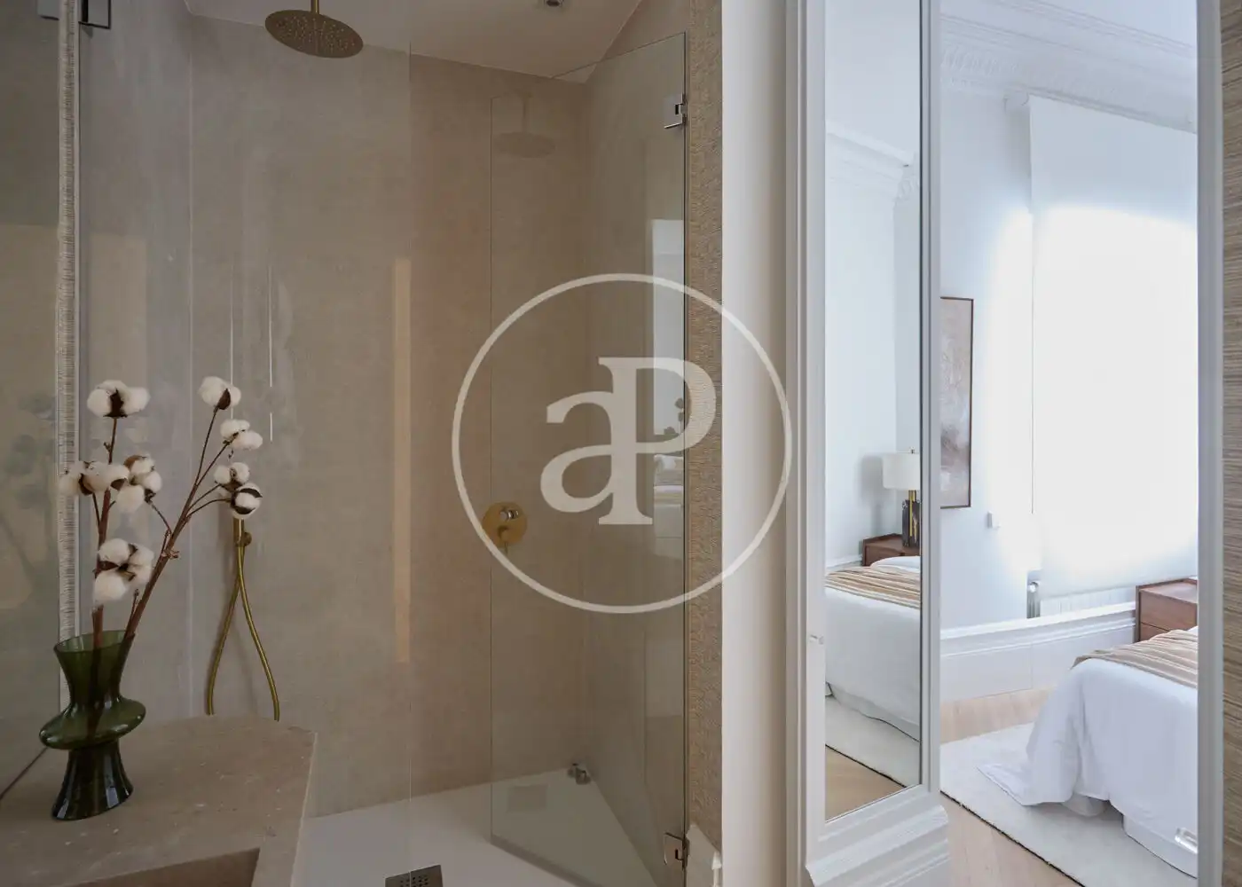 Bathroom of Flat for sale in Madrid  with Air Conditioner, Heating and Balcony