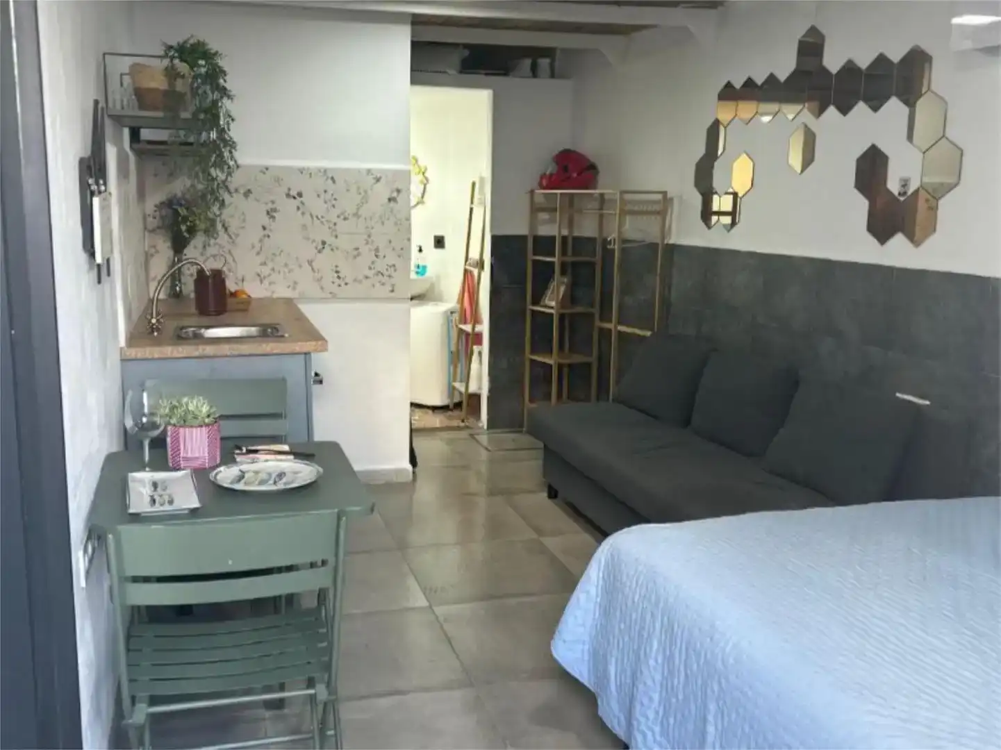 Habitación de Estudio de alquiler en Tarifa con Aire acondicionado, Jardín privado y Amueblado