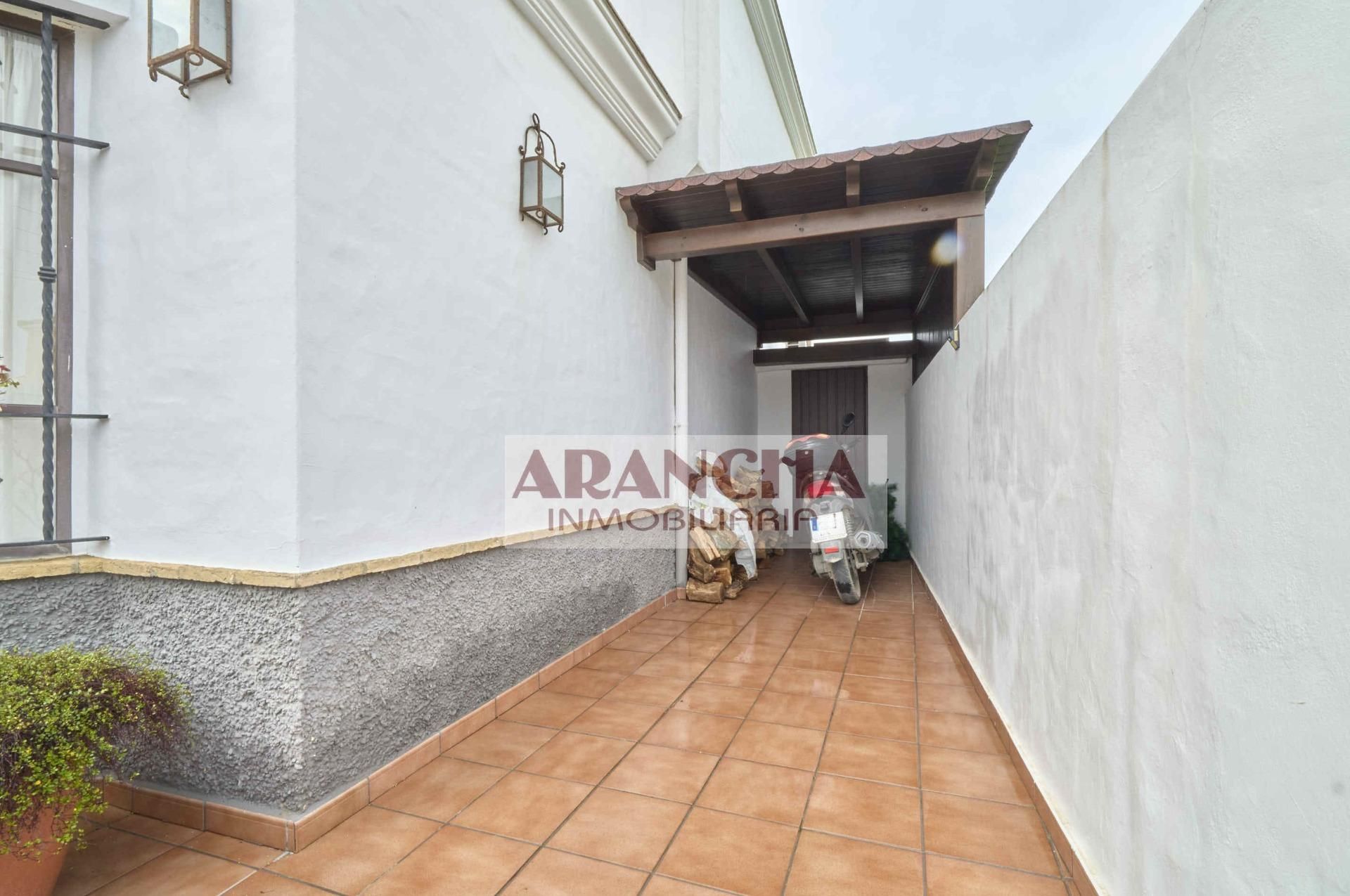 Vista exterior de Casa o xalet en venda en Chipiona amb Aire condicionat, Terrassa i Traster