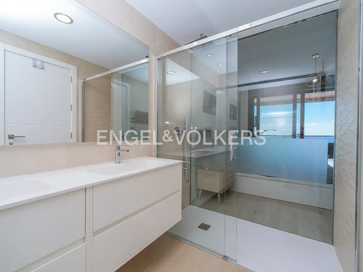 Bathroom of Flat for rent in Alicante / Alacant  with Air Conditioner, Terrace and Furnished