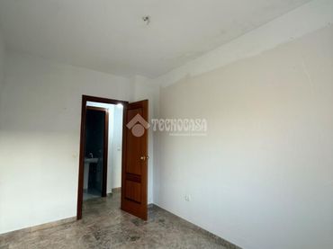 Piso con balcón en venta en Sur