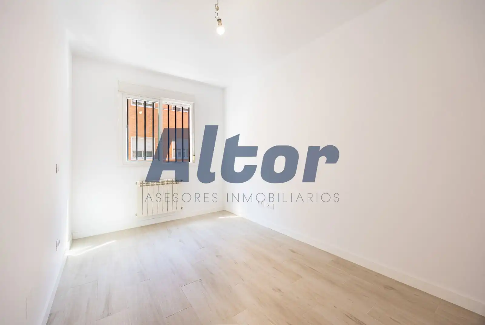Bedroom of Flat for sale in Madrid  with Air Conditioner, Heating and Storage room