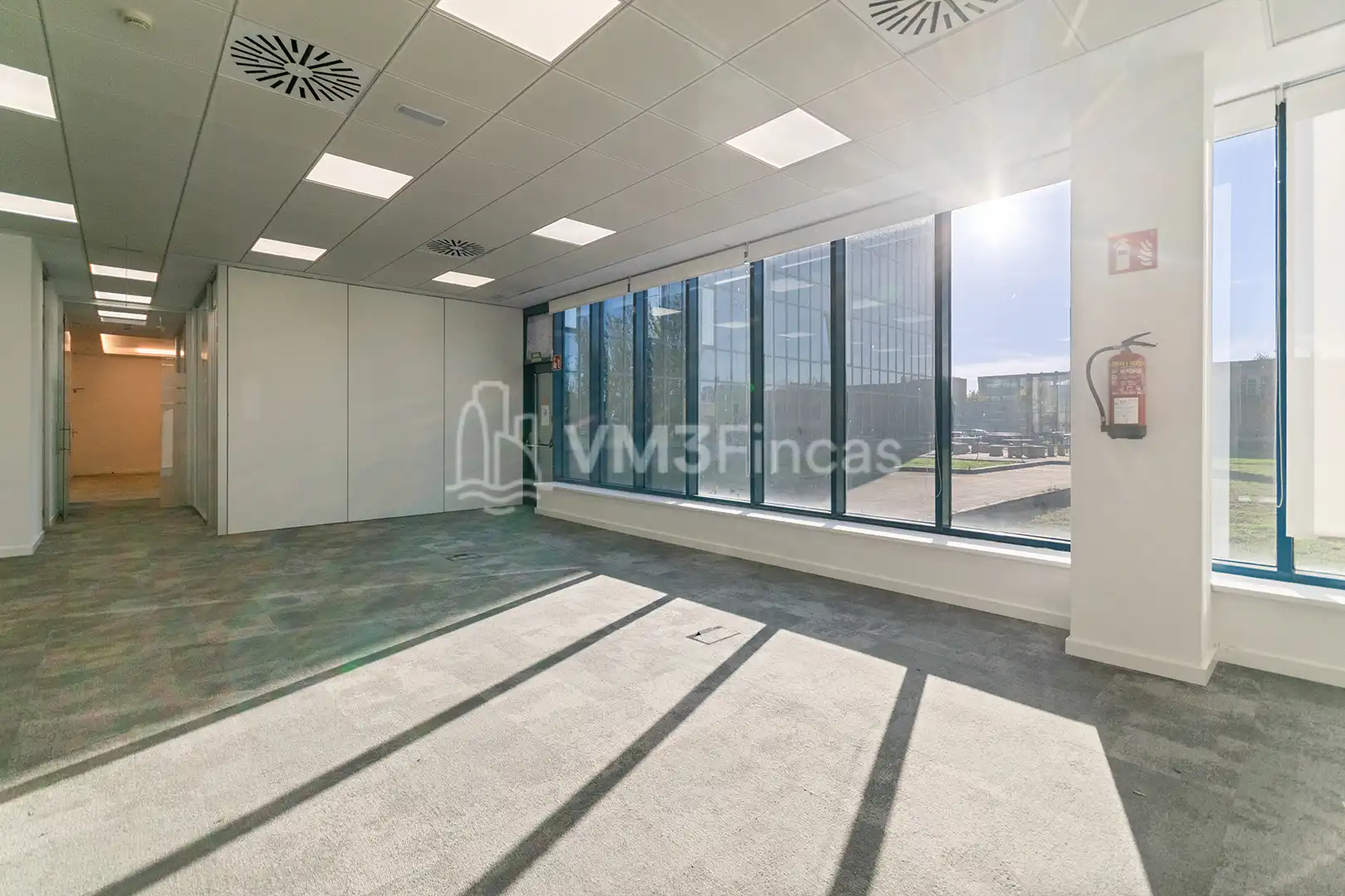 Büro zur Miete in El Prat de Llobregat mit Klimaanlage, Heizung und Terrasse