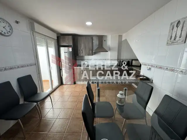Cuina de Casa adosada en venda en Palma del Río amb Terrassa i Balcó