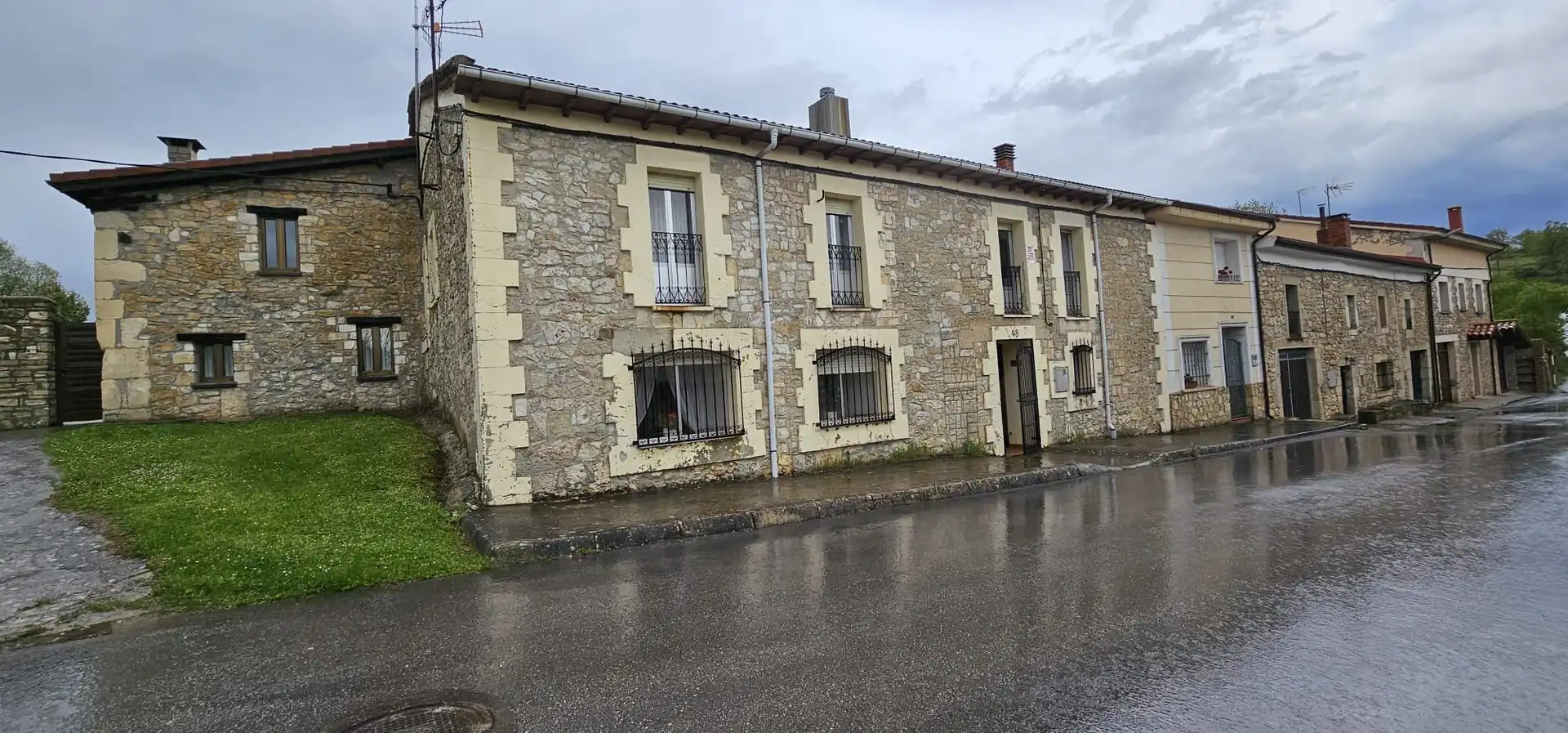 Vista exterior de Finca rústica en venta en Valle de Valdebezana con Calefacción