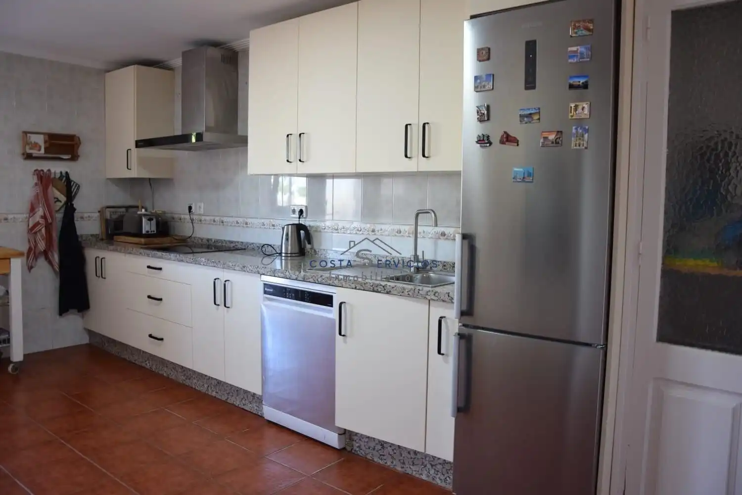 Cuina de Finca rústica en venda en Gibraleón amb Aire condicionat, Terrassa i Piscina