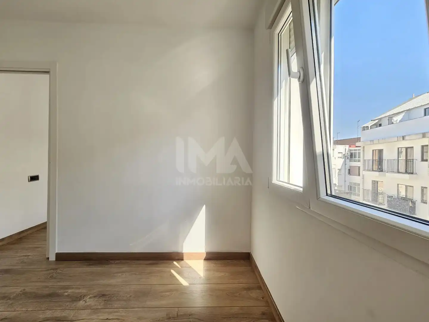 Dormitori de Pis de lloguer en L'Eliana amb Aire condicionat, Parquet i Forn