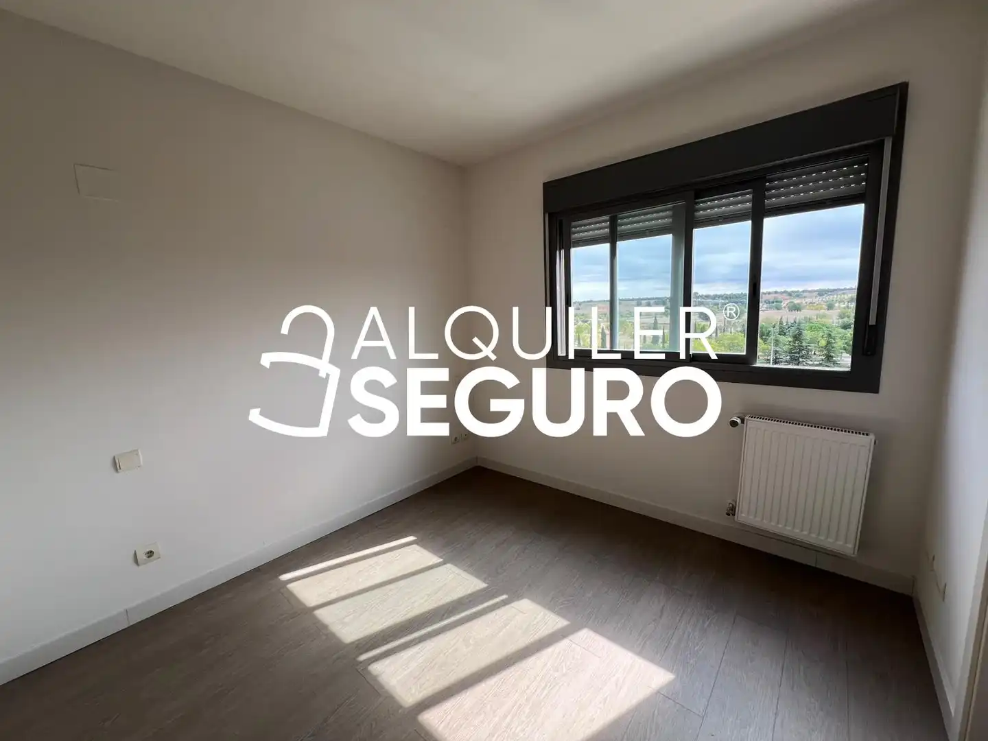 Bedroom of Flat for rent in Fuencarral - El Pardo