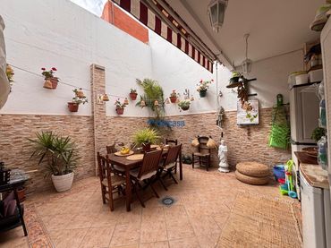 Casa con balcón en venta en Calle SALINO