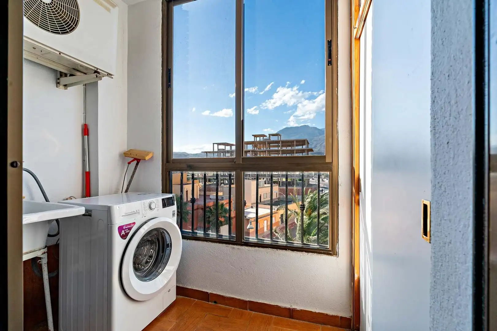 Außenansicht von Wohnung zum Verkauf in El Ejido mit Klimaanlage, Parkett und Terrasse