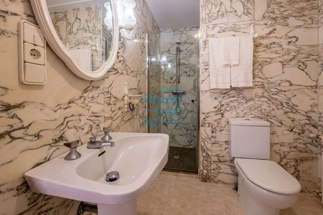 Bathroom of Flat for sale in Donostia - San Sebastián   with Heating, Terrace and Storage room