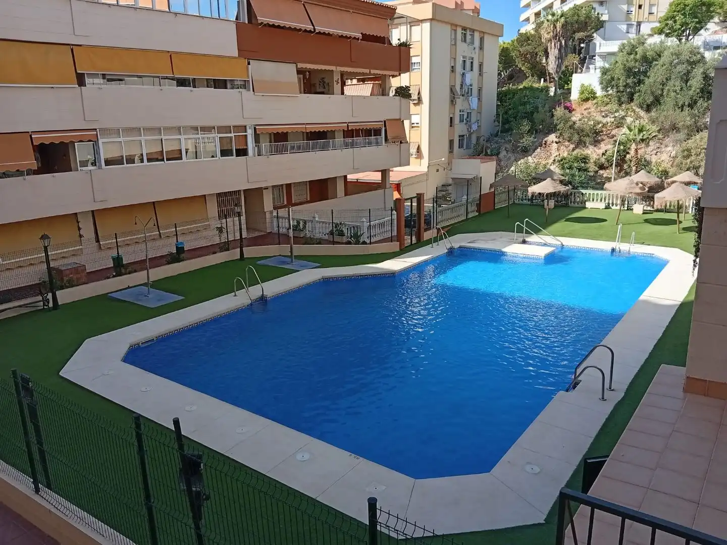 Piscina de Pis de lloguer en Rincón de la Victoria amb Terrassa, Forn i Microones