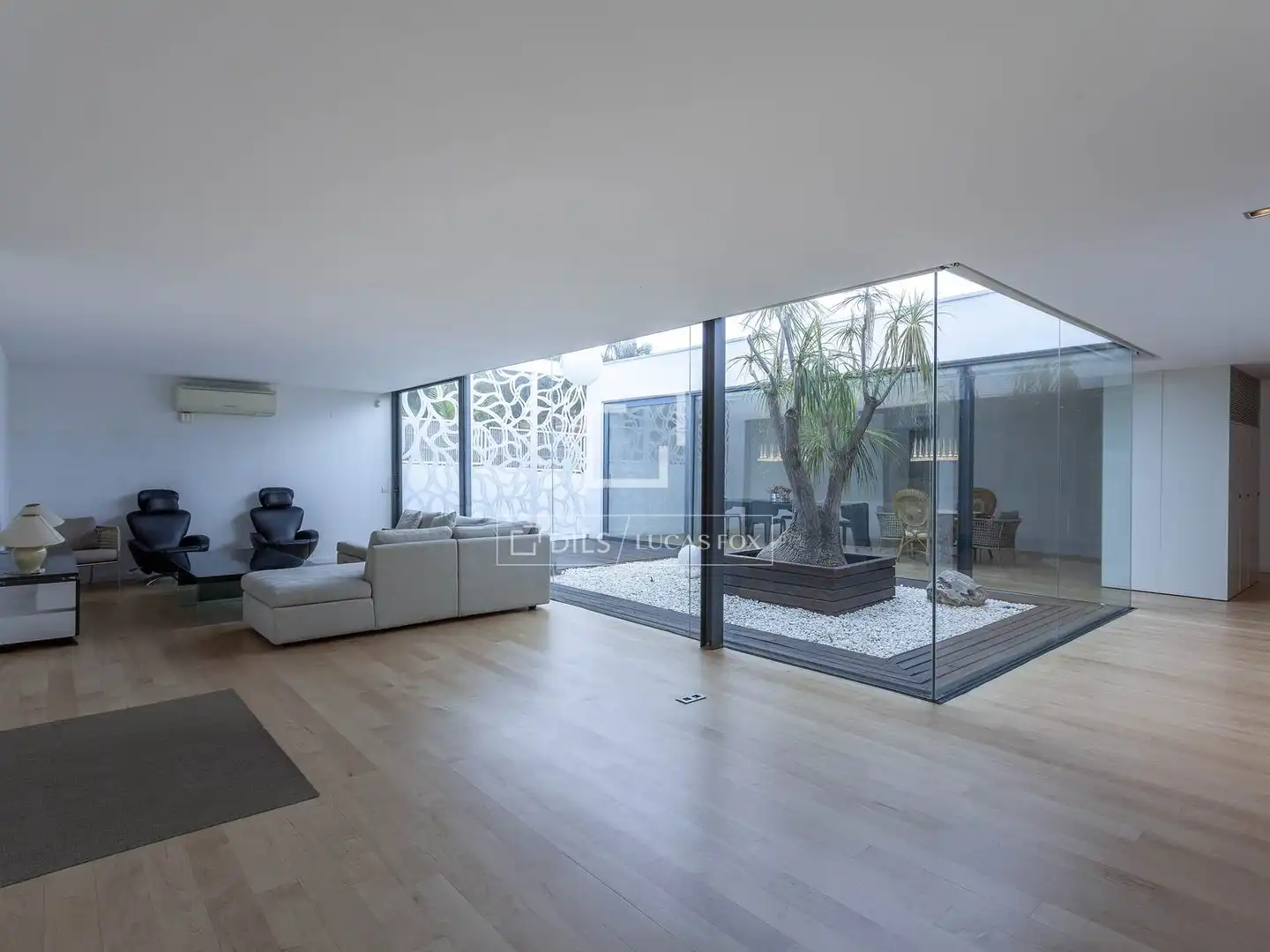 Living room of Houses for sale in Sagunto / Sagunt  with Air Conditioner, Parquet flooring and Swimming Pool