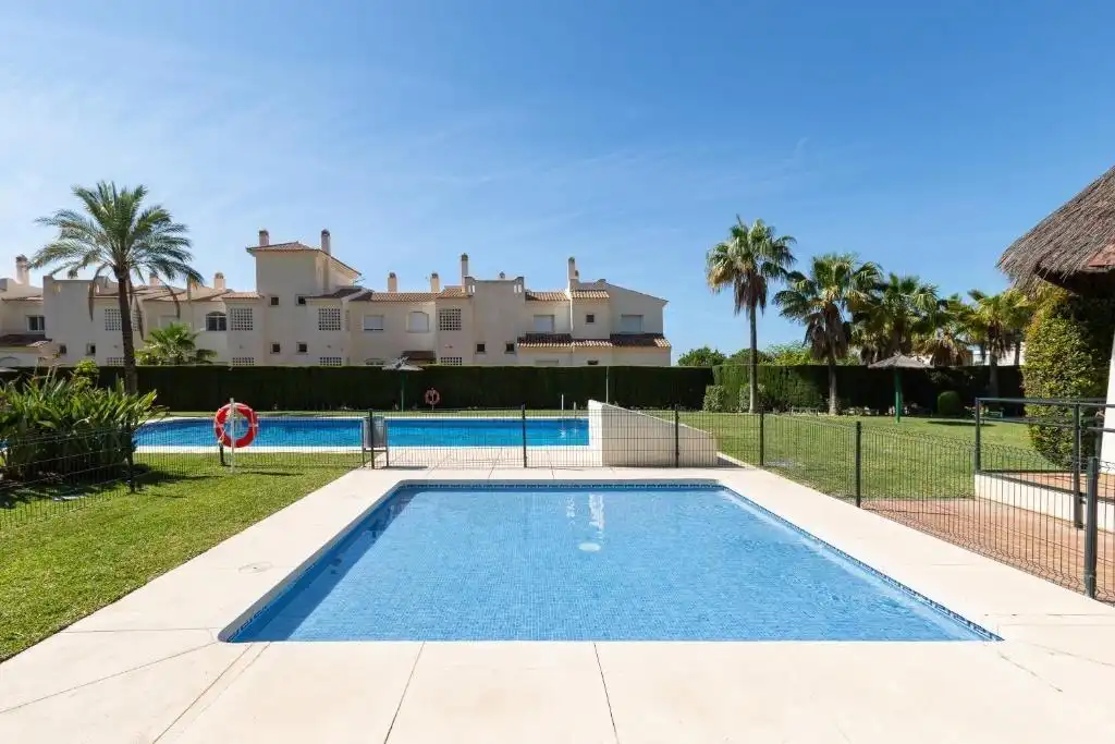 Swimming pool of Garage for rent in Benalmádena