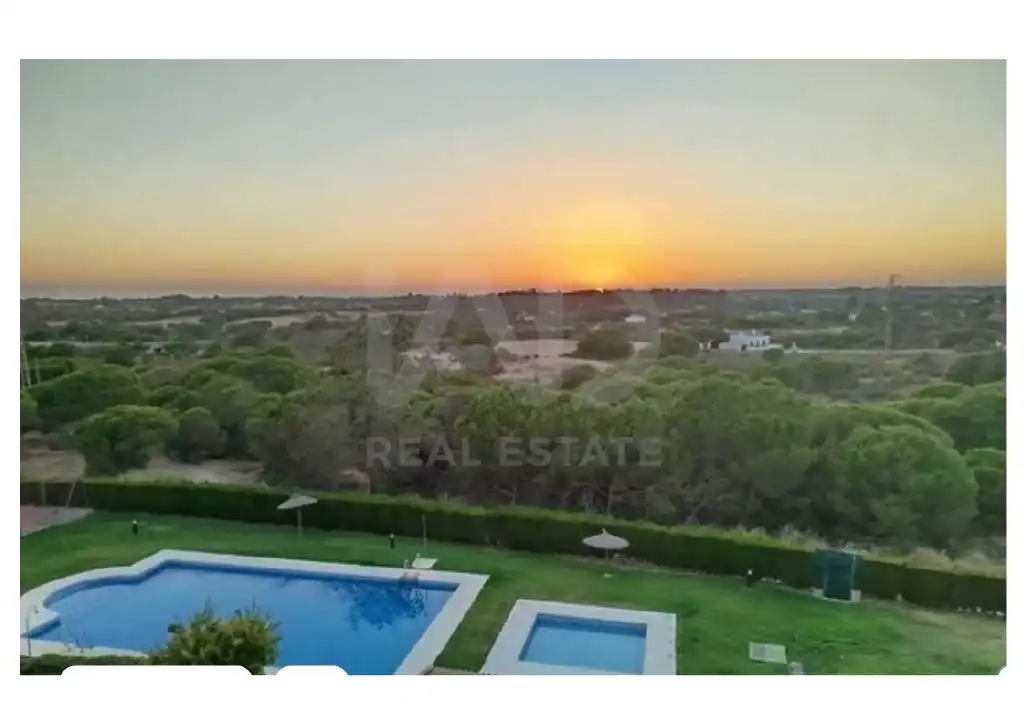 Jardín de Casa adosada en venta en Lepe con Calefacción, Terraza y Piscina