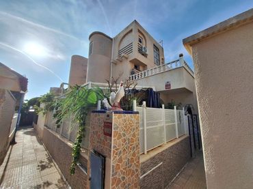Detached house with pool for sale in Zona Carrefour - Urbanizaciones
