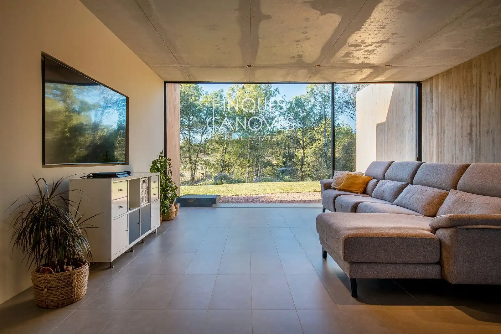 Sala de estar de Casa adosada en venta en Sant Julià de Ramis con Aire acondicionado, Calefacción y Piscina