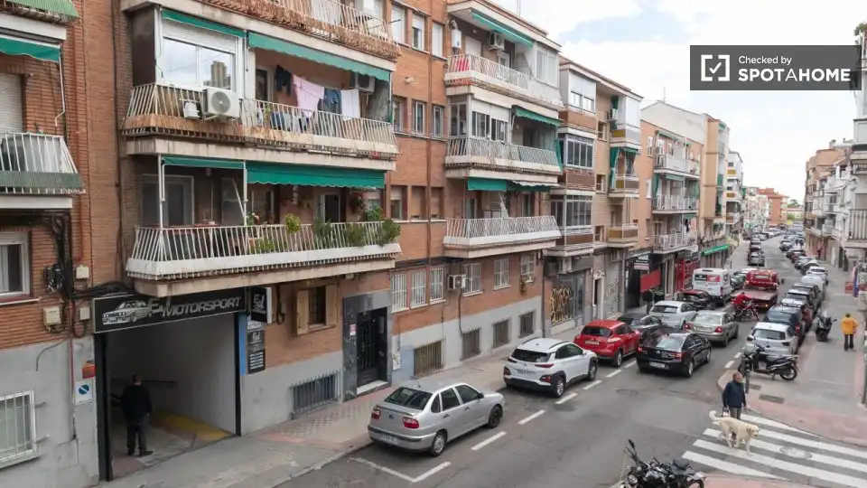 Vista exterior de Pis per a compartir en Madrid amb Aire condicionat, Calefacció i Terrassa