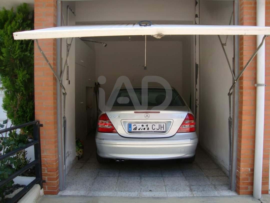 Parking de Casa o chalet en venta en San Andrés del Rabanedo con Calefacción y Terraza